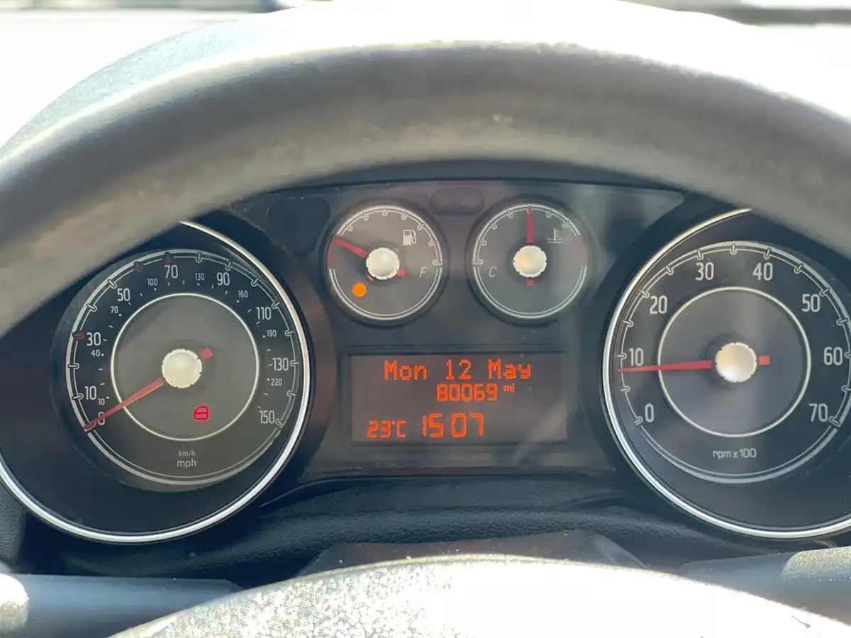 2011-fiat-punto-evo-12-active-3d-big-21