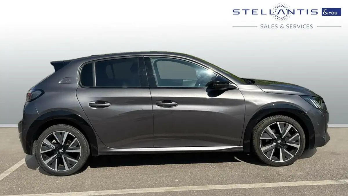 2022-peugeot-208-12-puretech-gt-100bhp-eat8-big-1