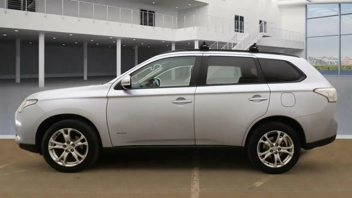 2013-mitsubishi-outlander-22di-d-gx3-7st-big-5