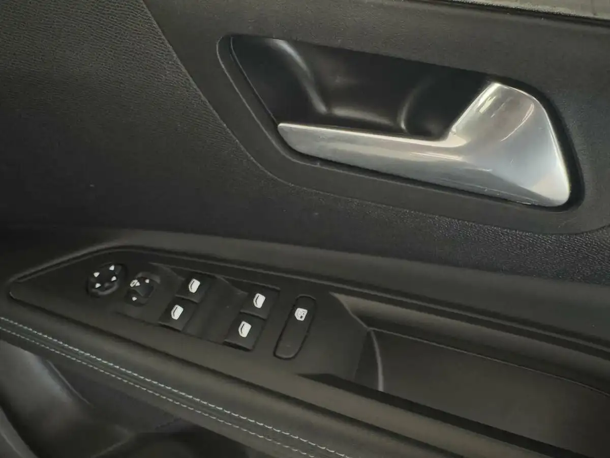 2021-peugeot-5008-suv-12-puretech-allure-big-15