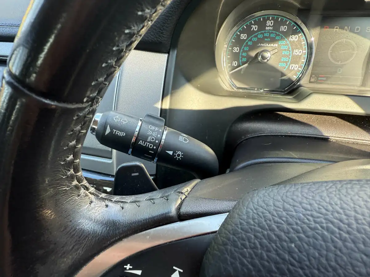 2015-jaguar-xf-22td-luxury-163ps-saloon-4d-big-77