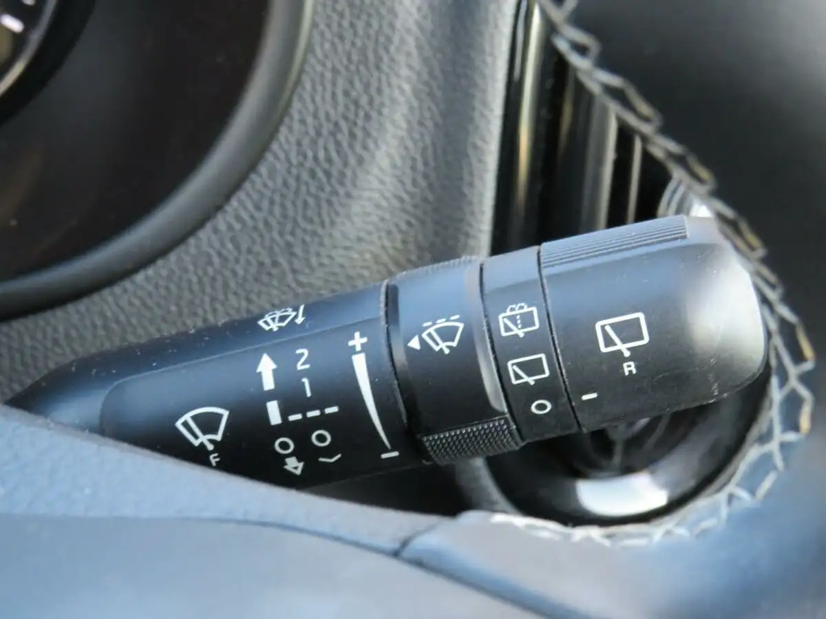 2023-kia-picanto-10-2-auto-seq-big-18
