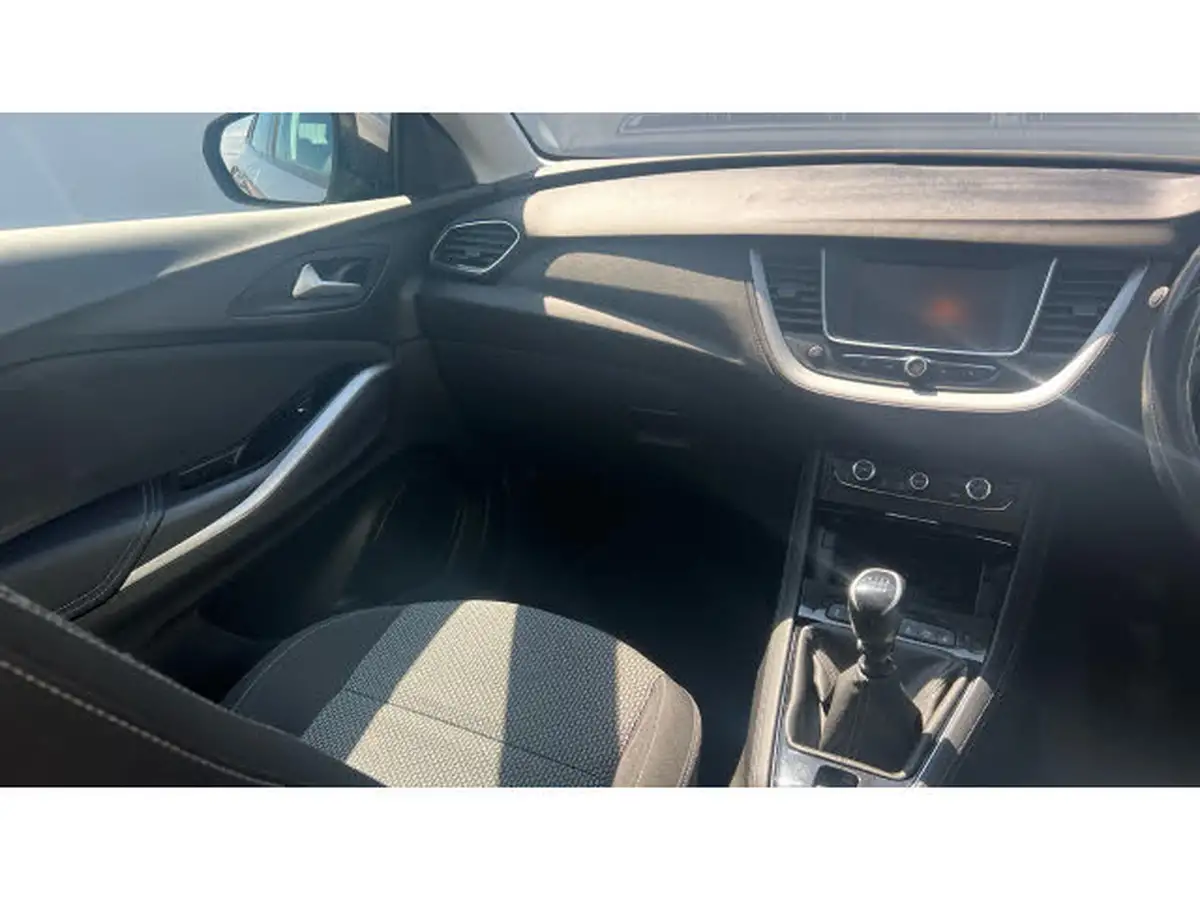 2020-vauxhall-grandland-x-12-se-big-13