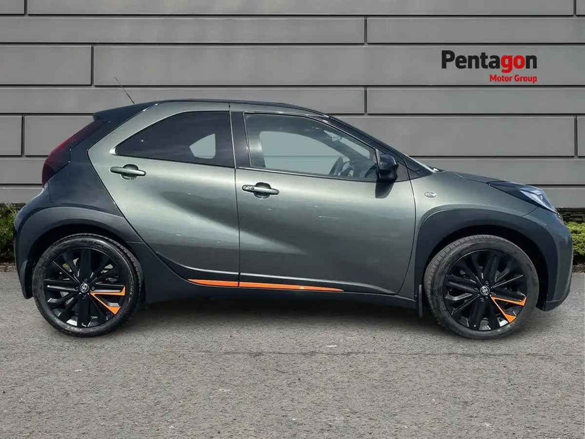 2022-toyota-aygo-x-10-vvt-i-limited-edition-cvt-big-13