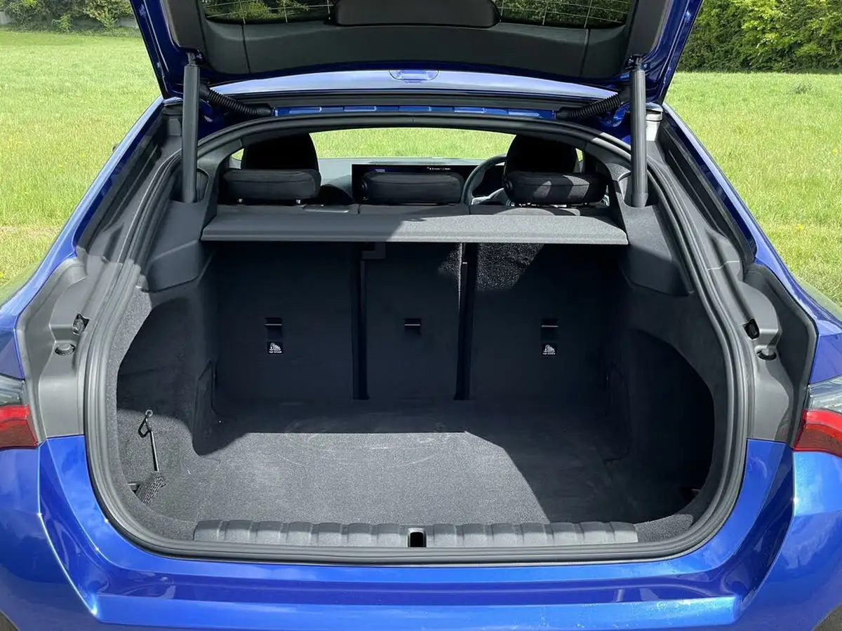2024-bmw-i4-e-m50-big-29
