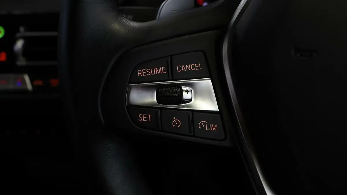 2021-bmw-1-series-20td-120d-xdrive-sport-lcp-big-21