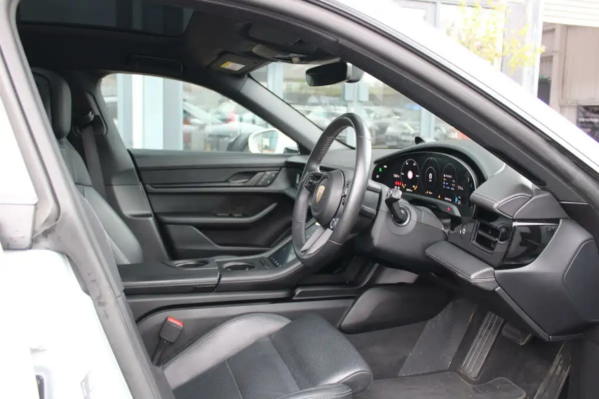 2023-porsche-taycan-e-4s-cross-turismo-big-9