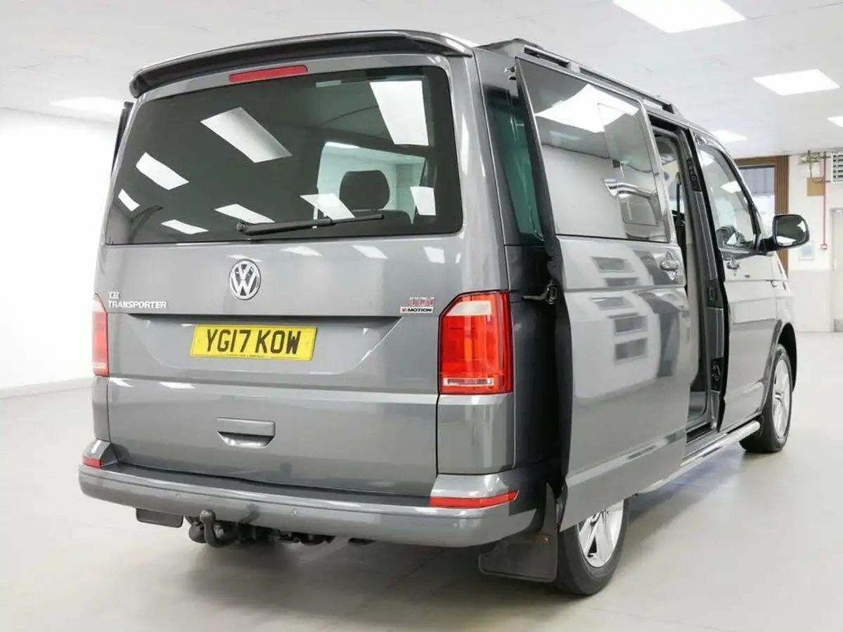 2017-volkswagen-transporter-20tdi-t32-startline-bmt-4motion-204pseu6-lwb-4motion-window-van-dsg-big-26