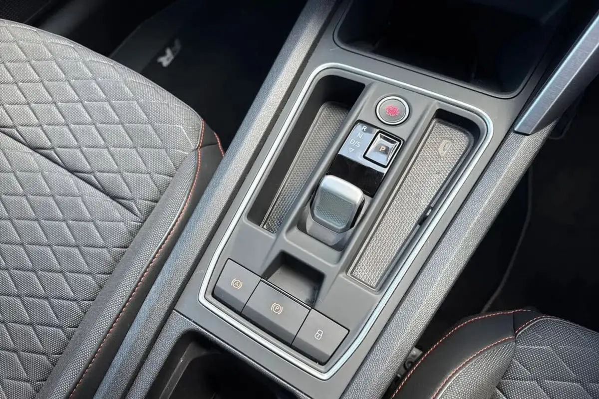2021-seat-leon-14-e-hybrid-fr-hatchback-big-22