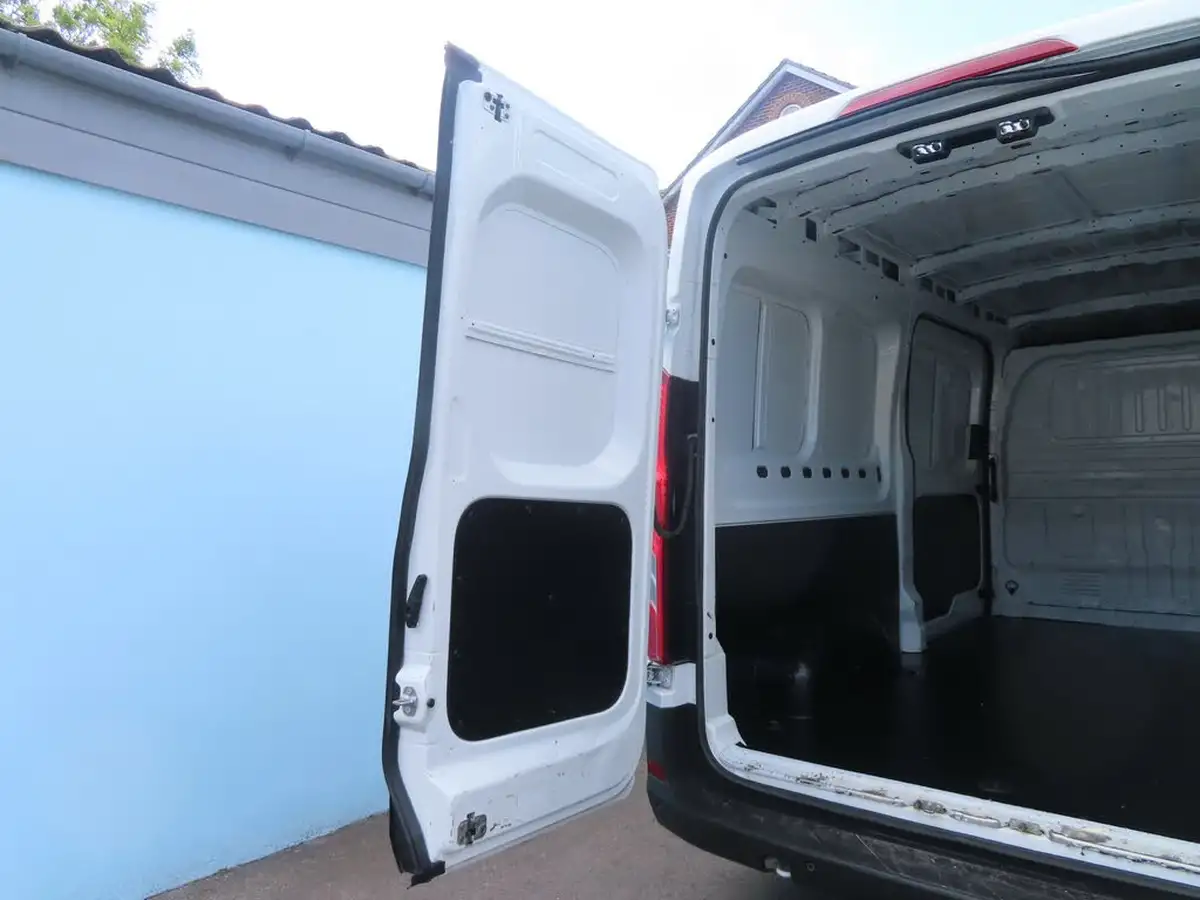 2023-maxus-deliver-9-big-39