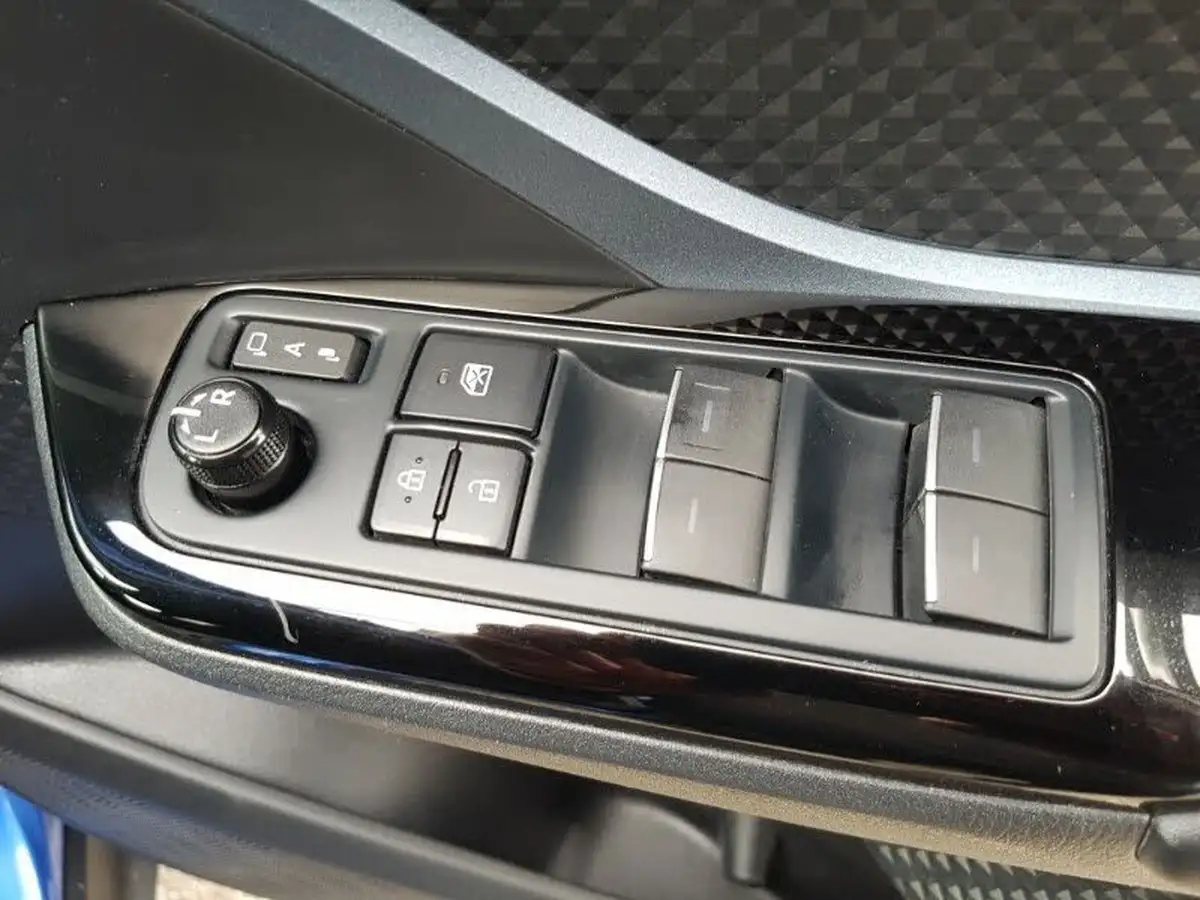 2020-toyota-c-hr-20-vvt-i-design-big-12