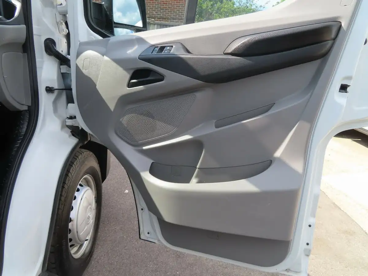 2023-maxus-deliver-9-big-22