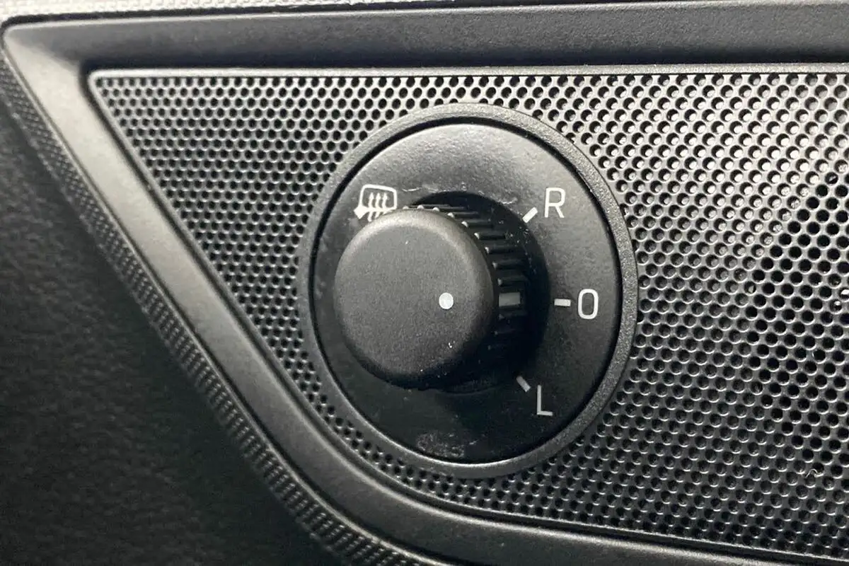 2019-skoda-fabia-10-mpi-se-75ps-ss-hatchback-big-31