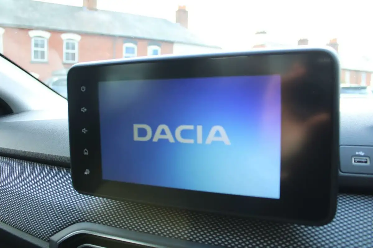 2022-dacia-sandero-10-tce-comfort-90bhp-big-38