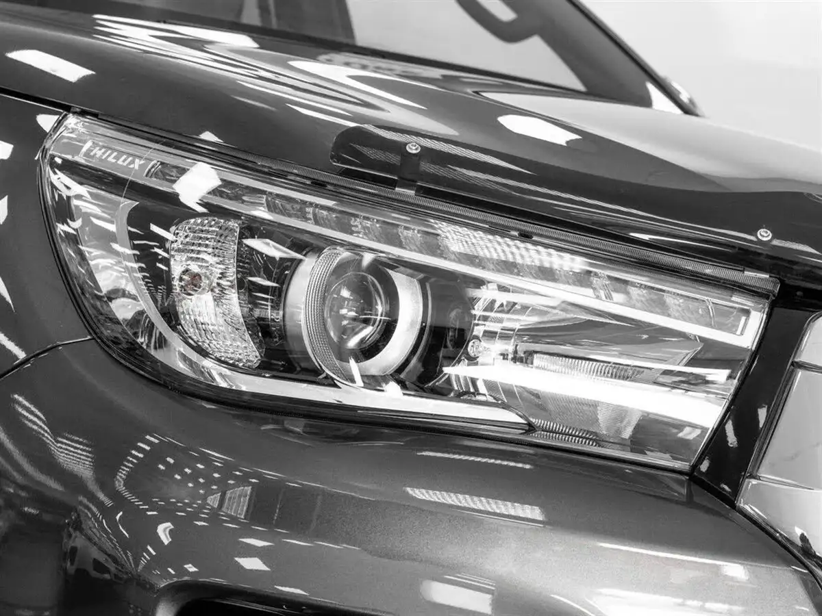 2018-toyota-hi-lux-24d-4d-invincible-at35-32t-auto-big-32