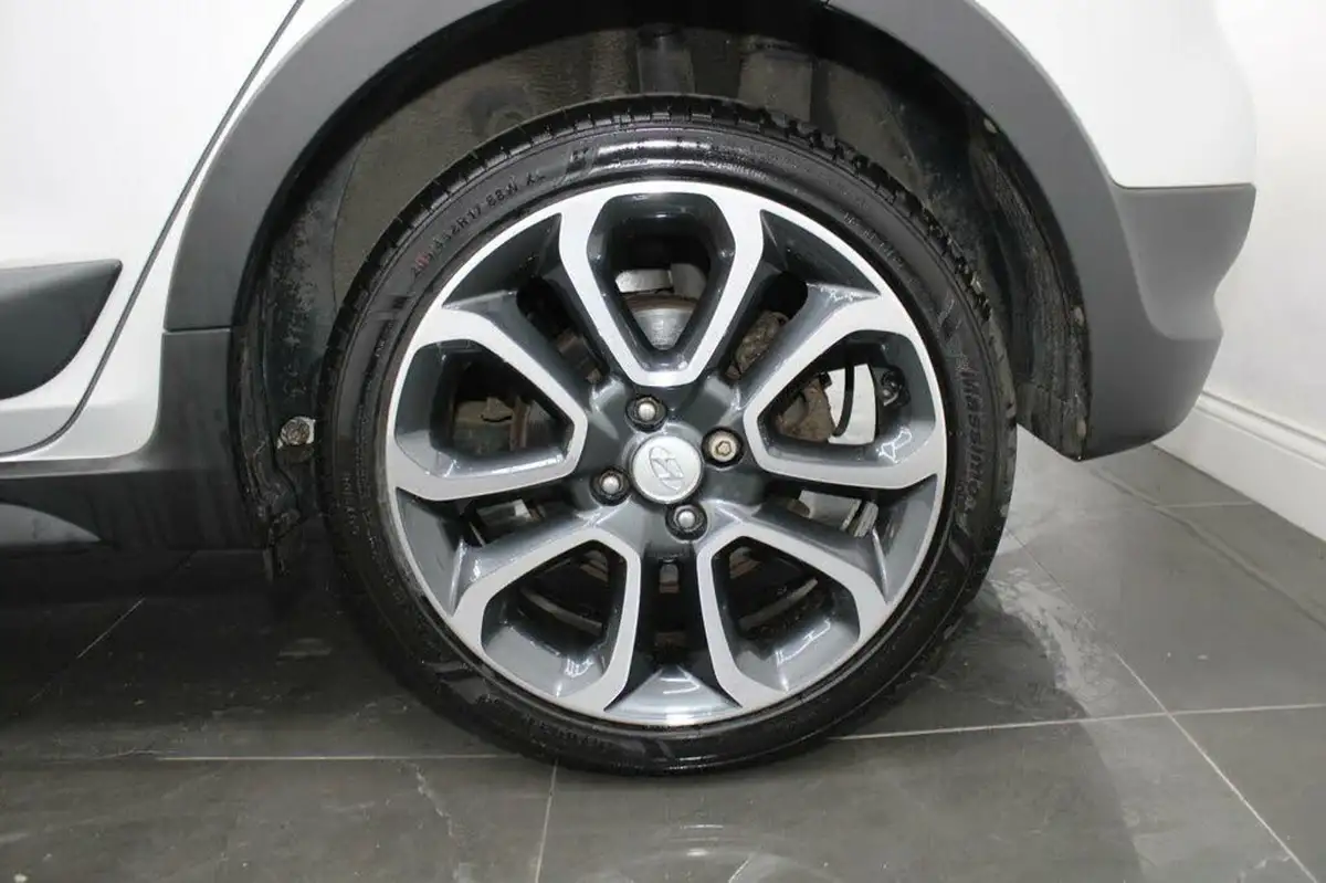 2016-hyundai-i20-10-active-big-24
