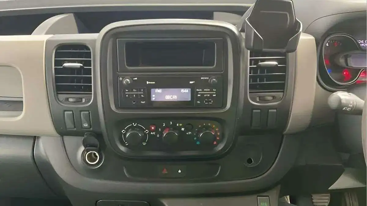 2019-renault-trafic-16dci-sl27-120-business-panel-big-3