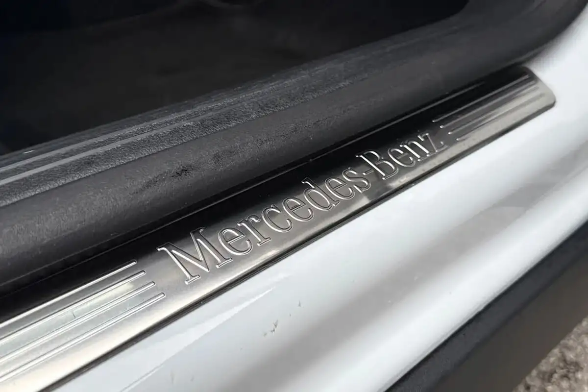 2021-mercedes-benz-gla-class-13-gla-200-amg-line-big-38