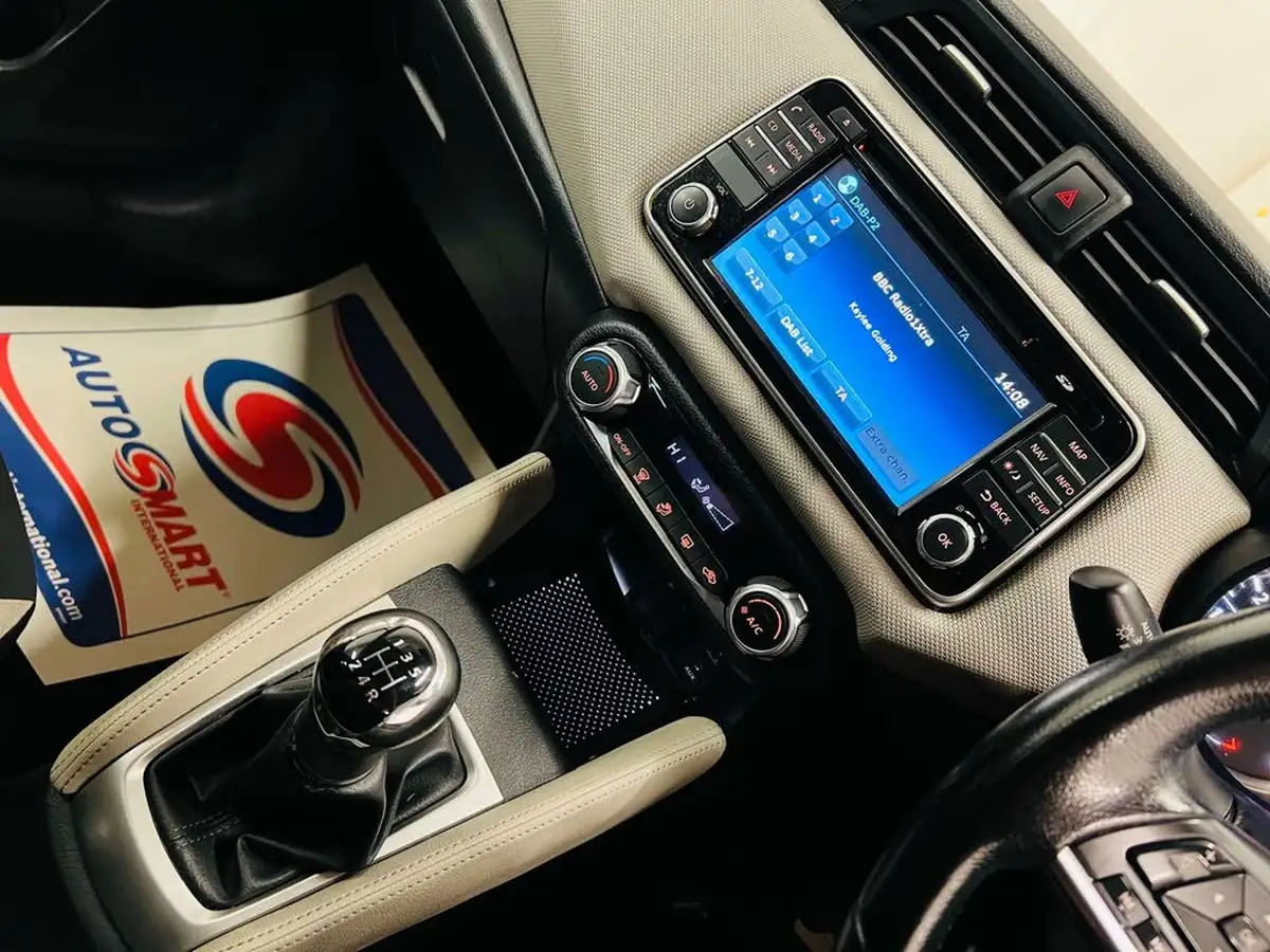 2018-nissan-micra-09-ig-t-n-connecta-big-35