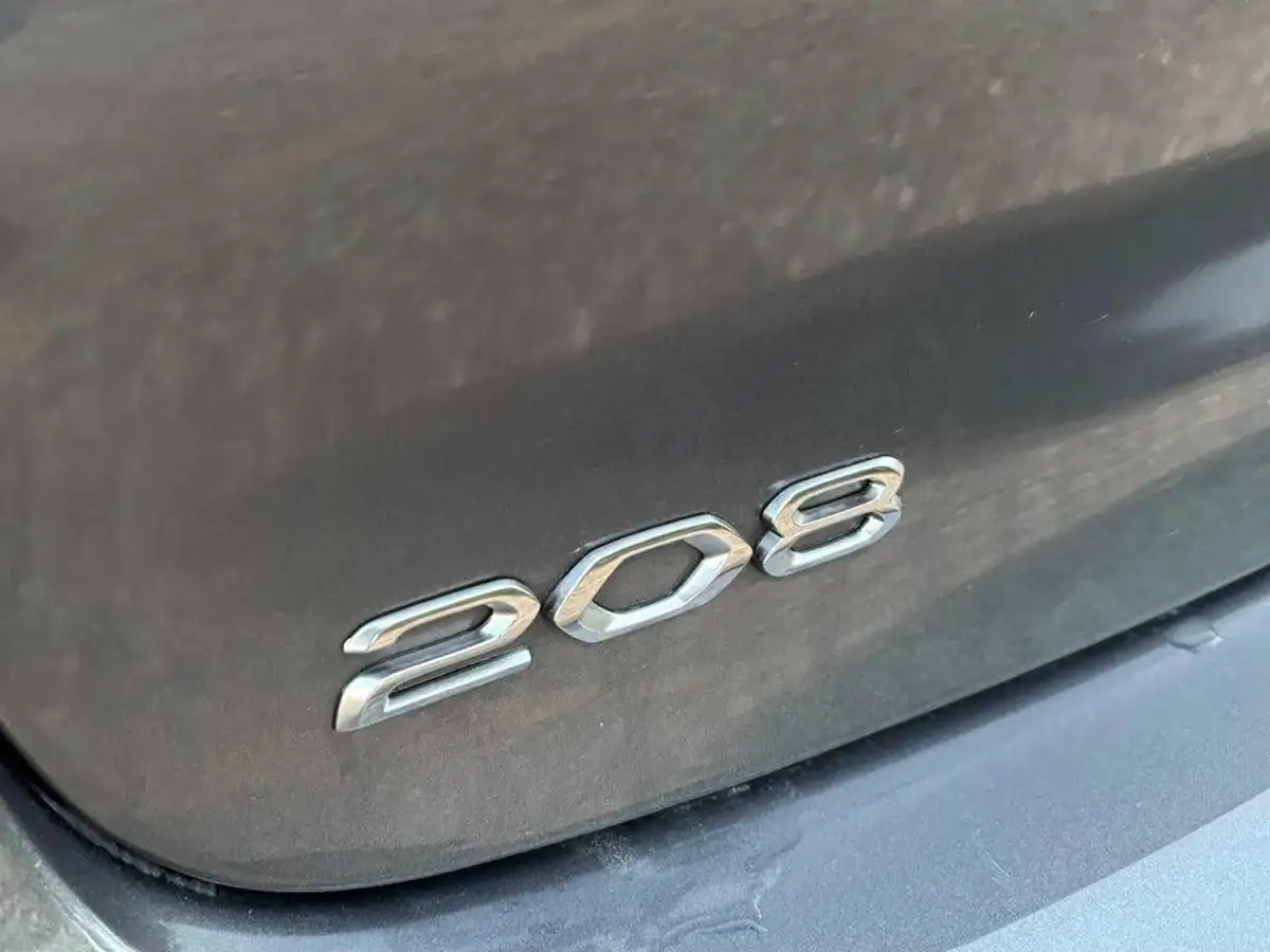 2022-peugeot-208-12-puretech-active-premium-100bhp-eat8-big-46