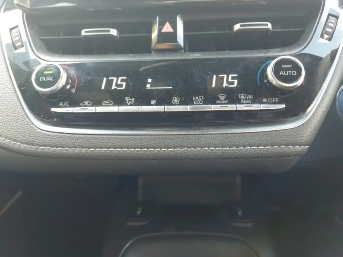 2022-toyota-corolla-20-vvt-i-icon-tech-hatchback-big-17