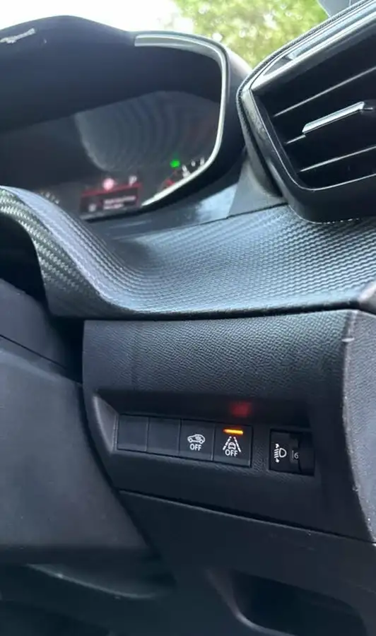 2022-peugeot-208-12-puretech-active-premium-100bhp-eat8-big-22