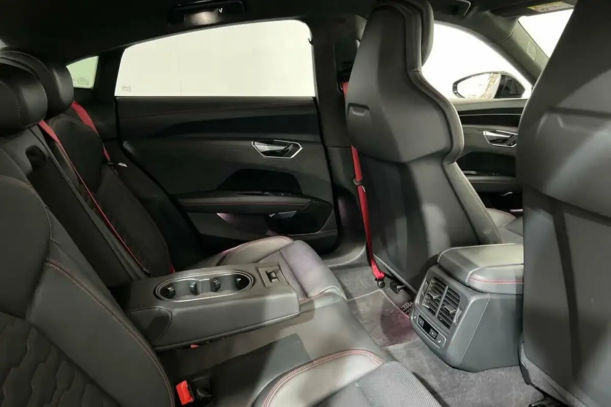 2021-audi-rs-e-tron-gt-e-carbon-vorsprung-big-38