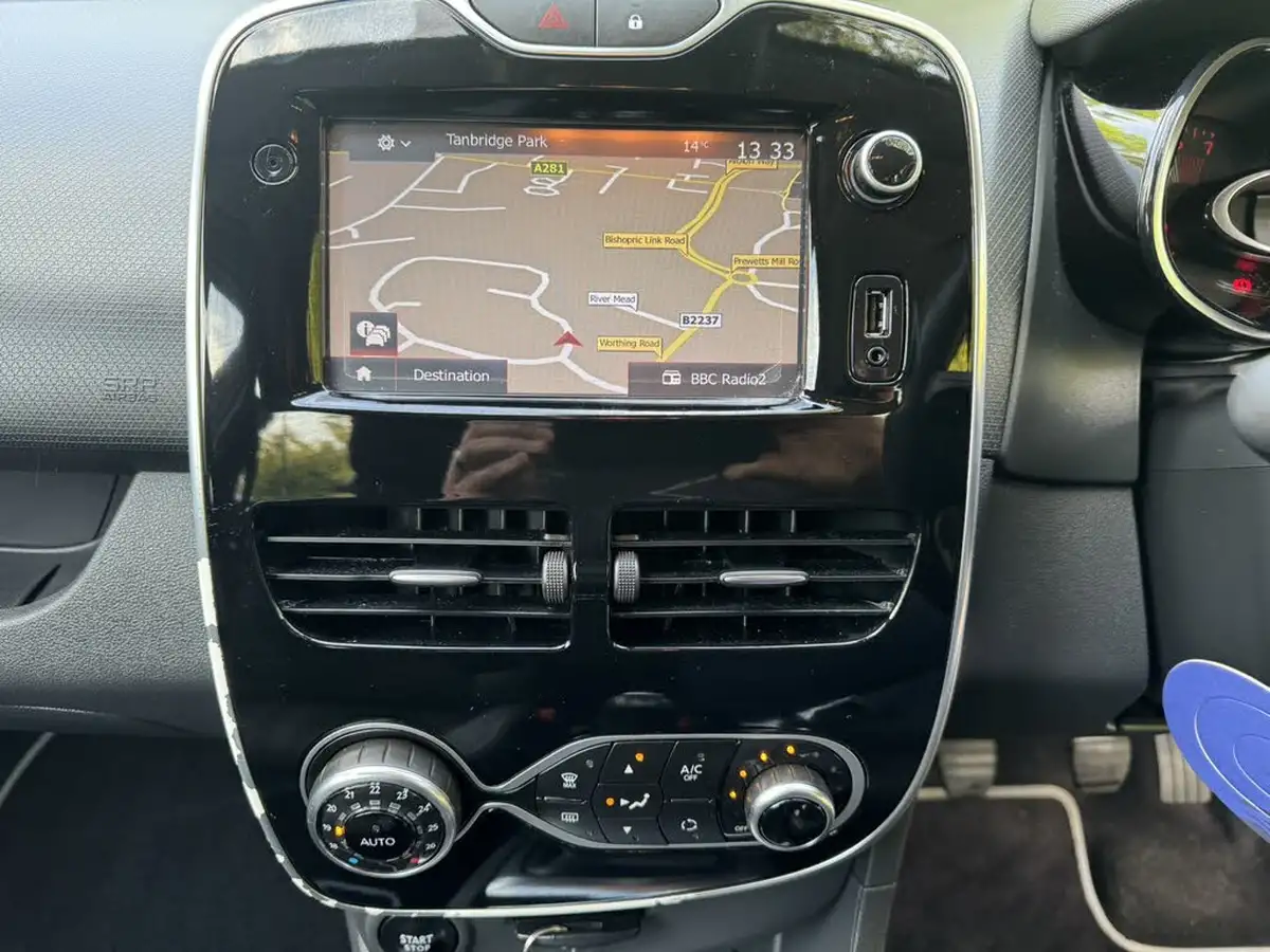 2016-renault-clio-09-tce-dynamique-s-nav-big-13