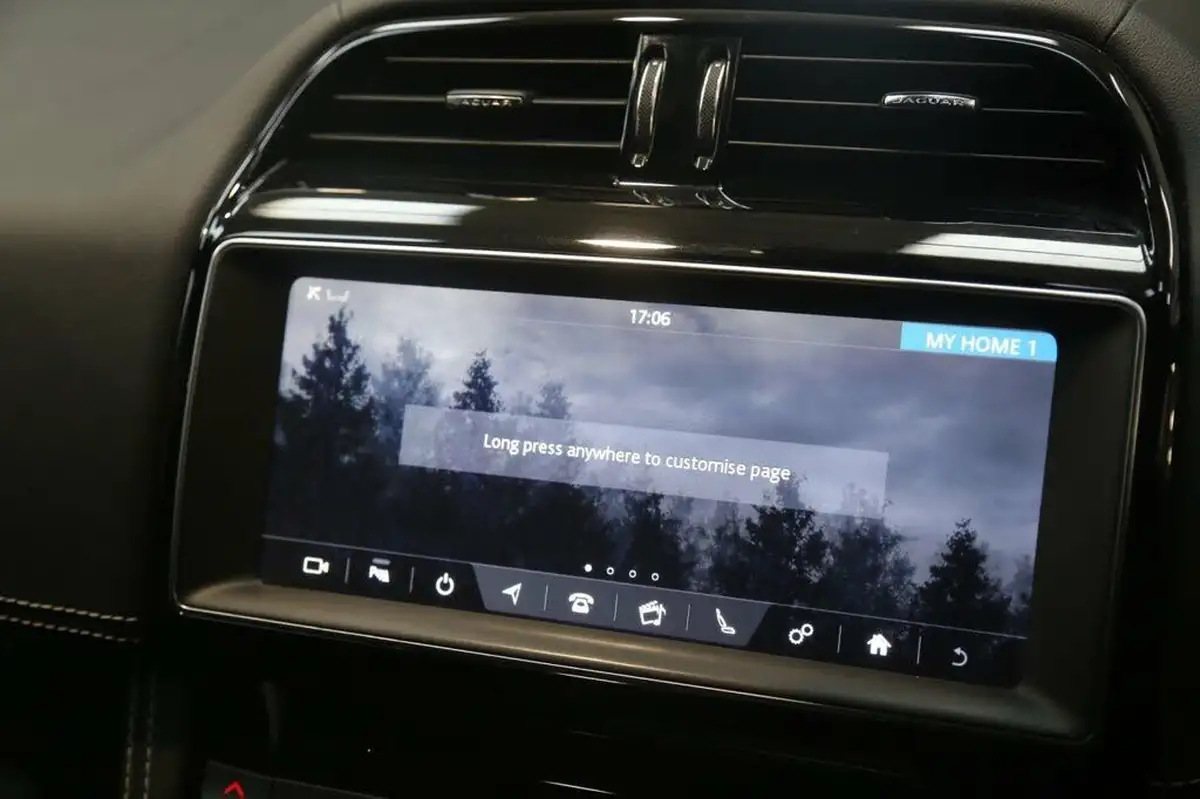 2019-jaguar-f-pace-20-i4d-chequered-flag-180ps-big-50