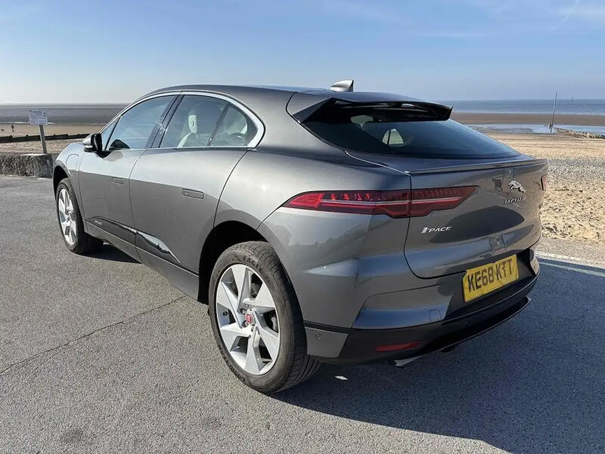 2018-jaguar-i-pace-ev400-se-big-1