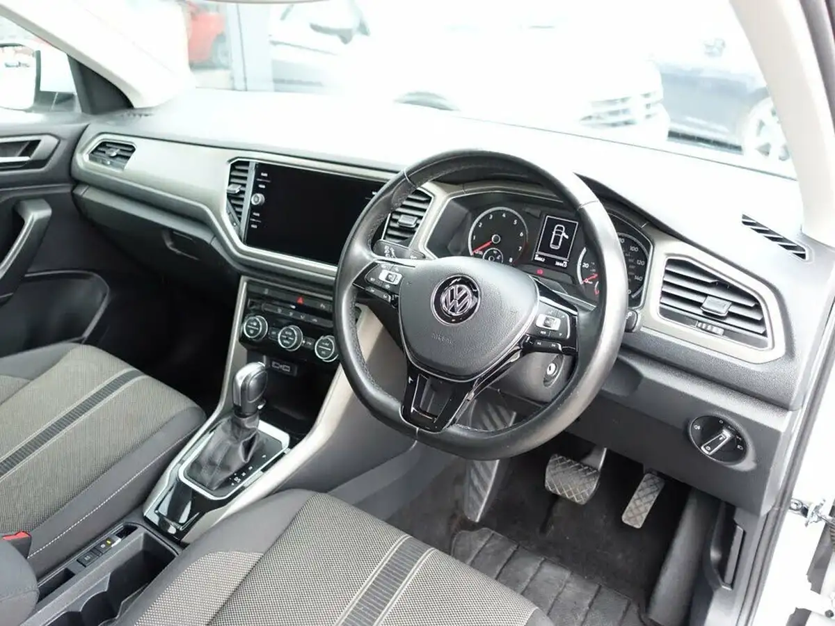 2020-volkswagen-t-roc-15-tsi-se-dsg-big-11