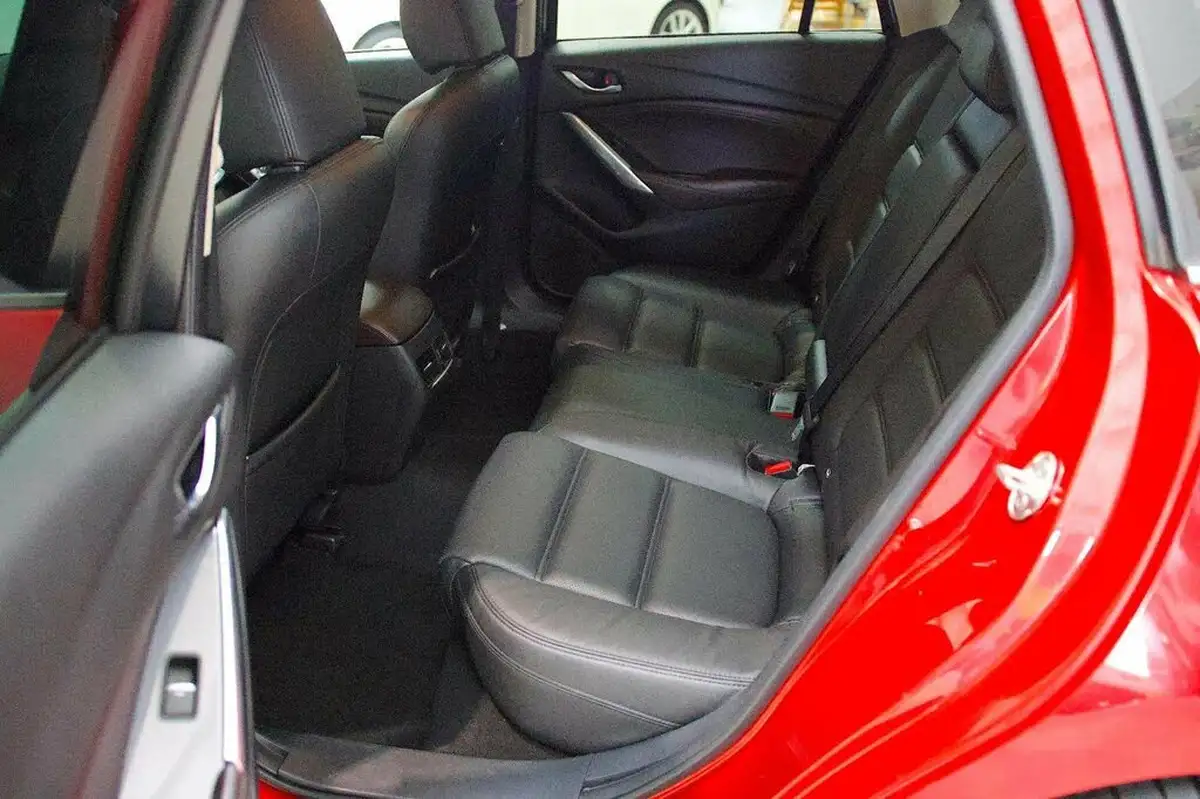 2017-mazda-mazda6-22td-sport-nav-150ps-skyactiv-d-tourer-5d-big-11