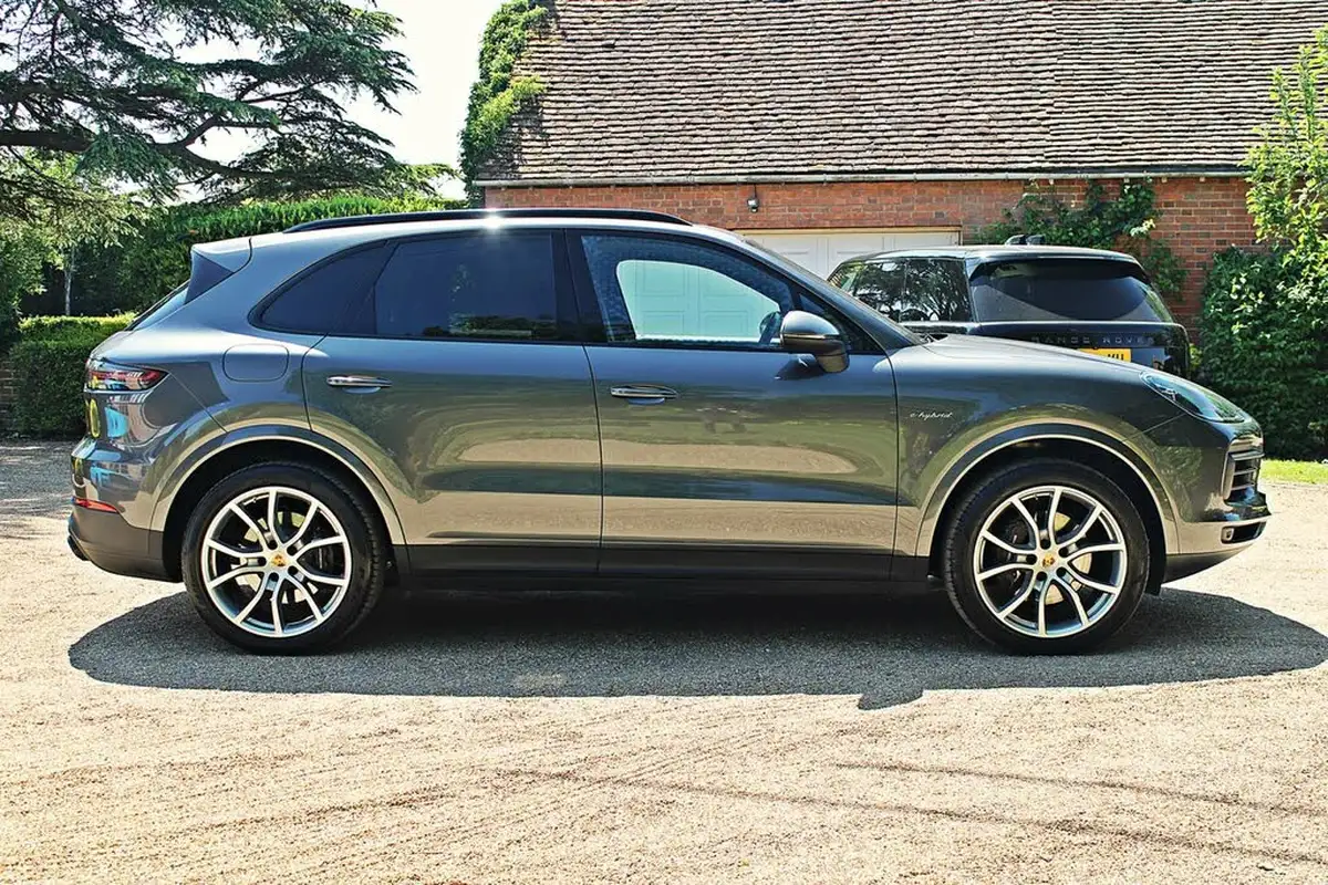2020-porsche-cayenne-30-v6-e-hybrid-462ps-station-wagon-big-6