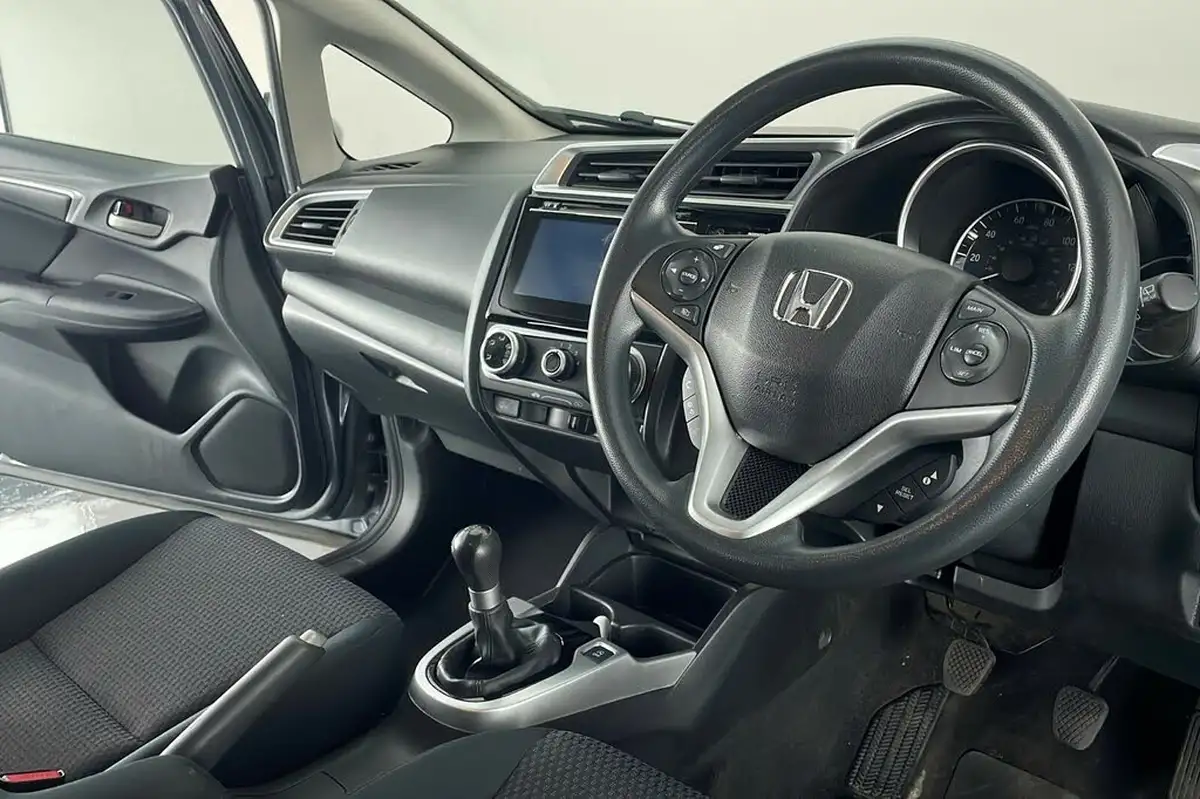 2018-honda-jazz-13-i-vtec-se-navi-big-8