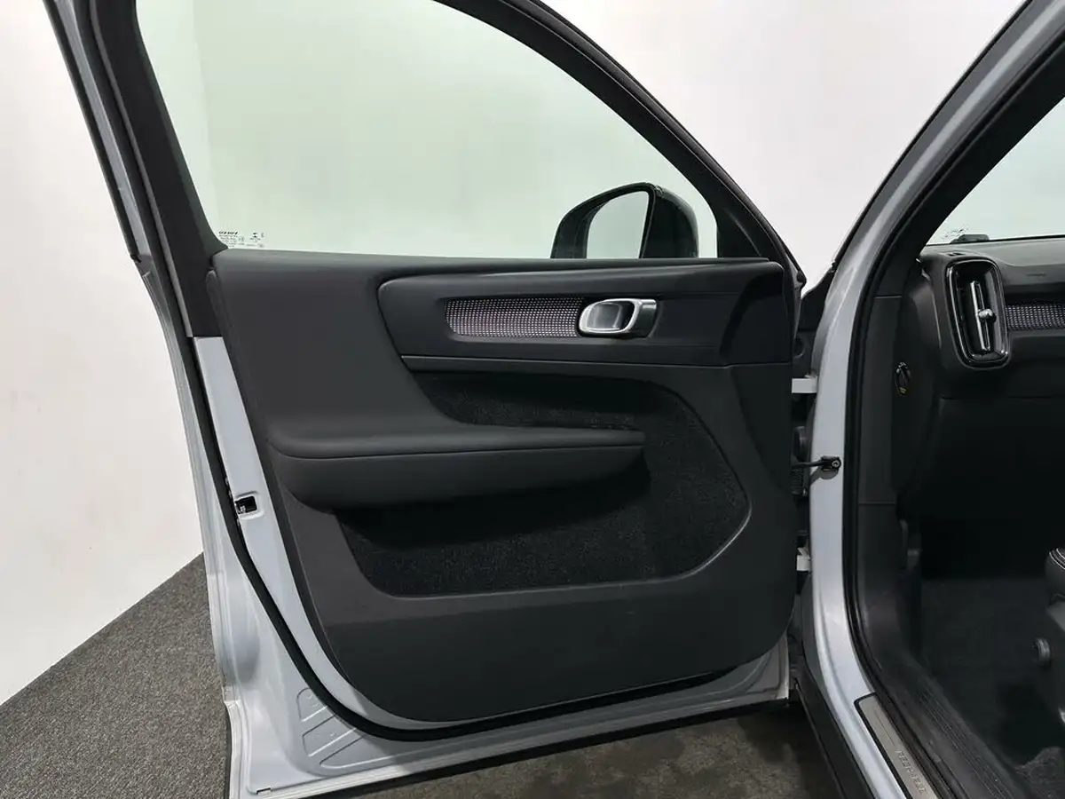 2021-volvo-xc40-15-t4-r-design-211bhp-big-30