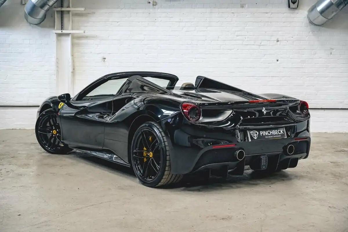 2018-ferrari-488-39-488-spider-big-10