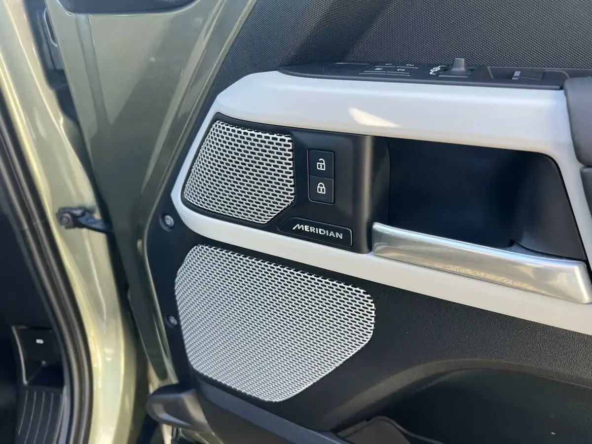2023-land-rover-130-defender-30-p300-x-dynamic-hse-big-77