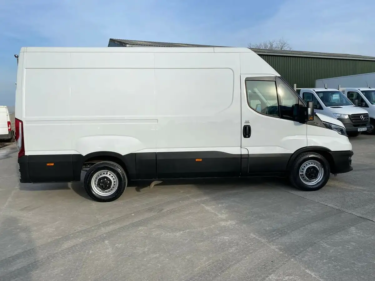 2023-iveco-daily-s-class-23td-35s14v-business-3520mm-h2-136pseu6dt-big-3