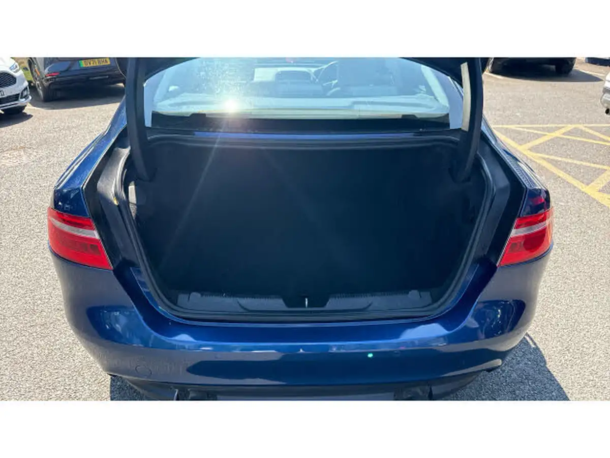 2015-jaguar-xe-20-portfolio-big-3