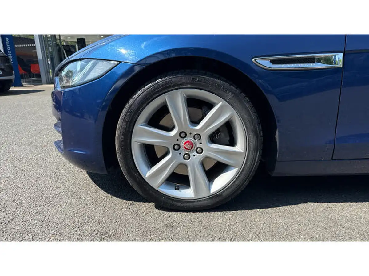 2015-jaguar-xe-20-portfolio-big-27