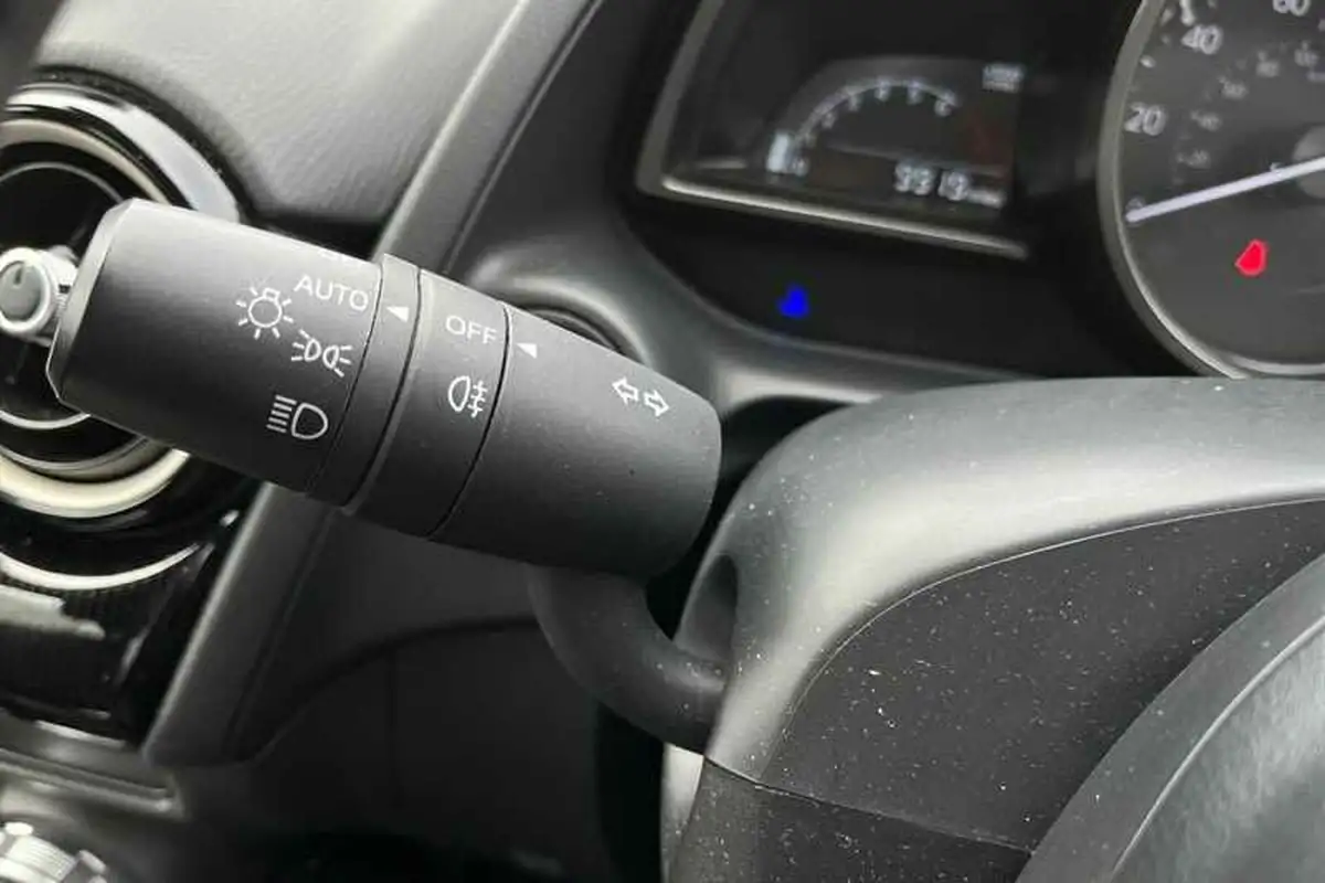 2023-mazda-mazda2-15-e-skyactiv-g-centre-line-big-26