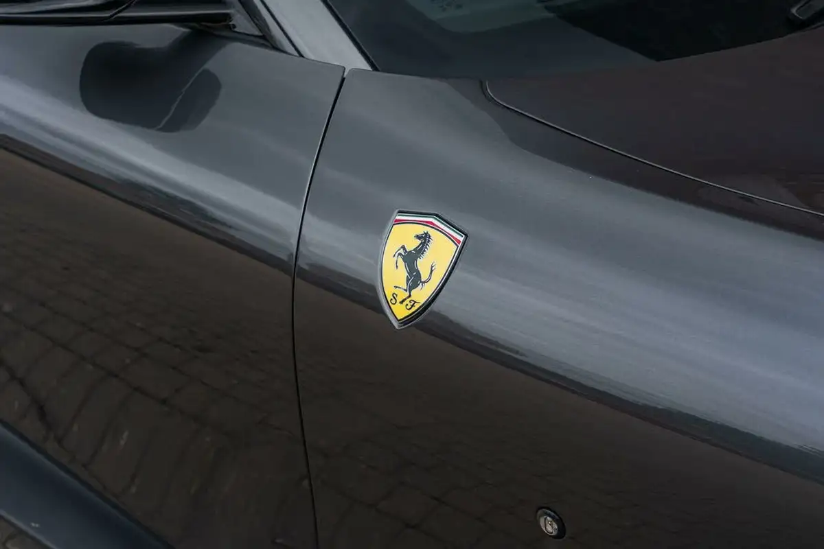 2023-ferrari-roma-38t-v8-f1-dct-ss-big-26