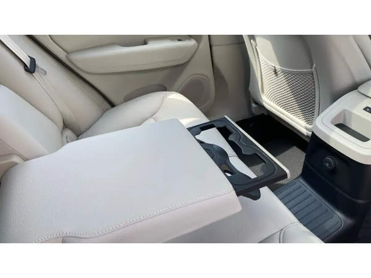 2024-volvo-xc60-20-b5-plus-big-24