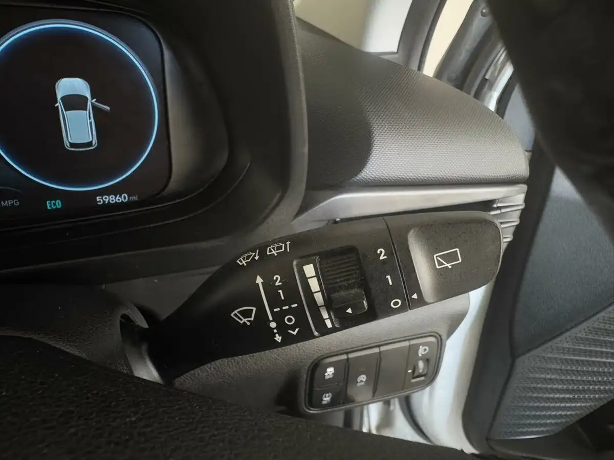 2022-hyundai-i20-10-t-gdi-se-connect-eclutch-imt-big-16