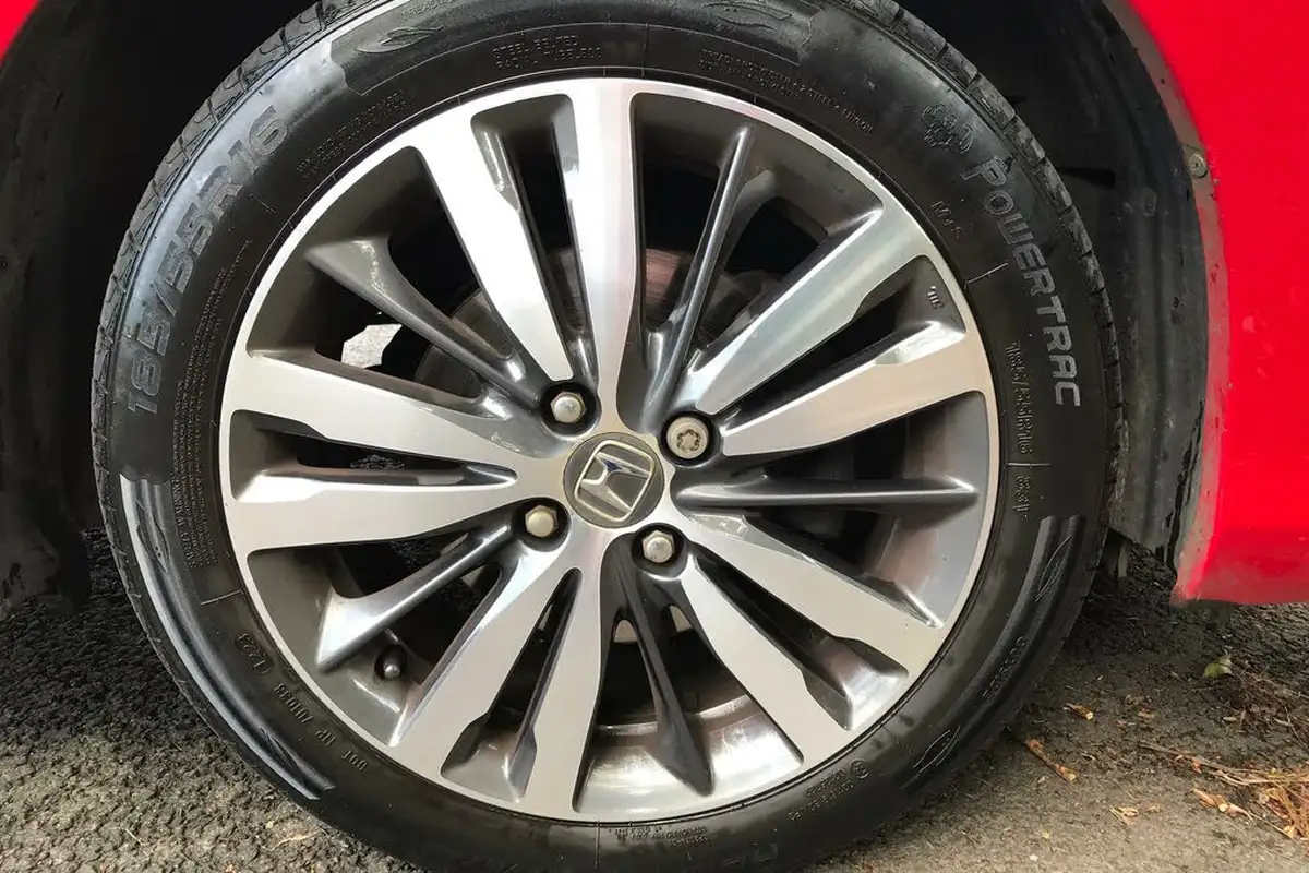 2019-honda-jazz-13-i-vtec-ex-navi-cvt-big-8