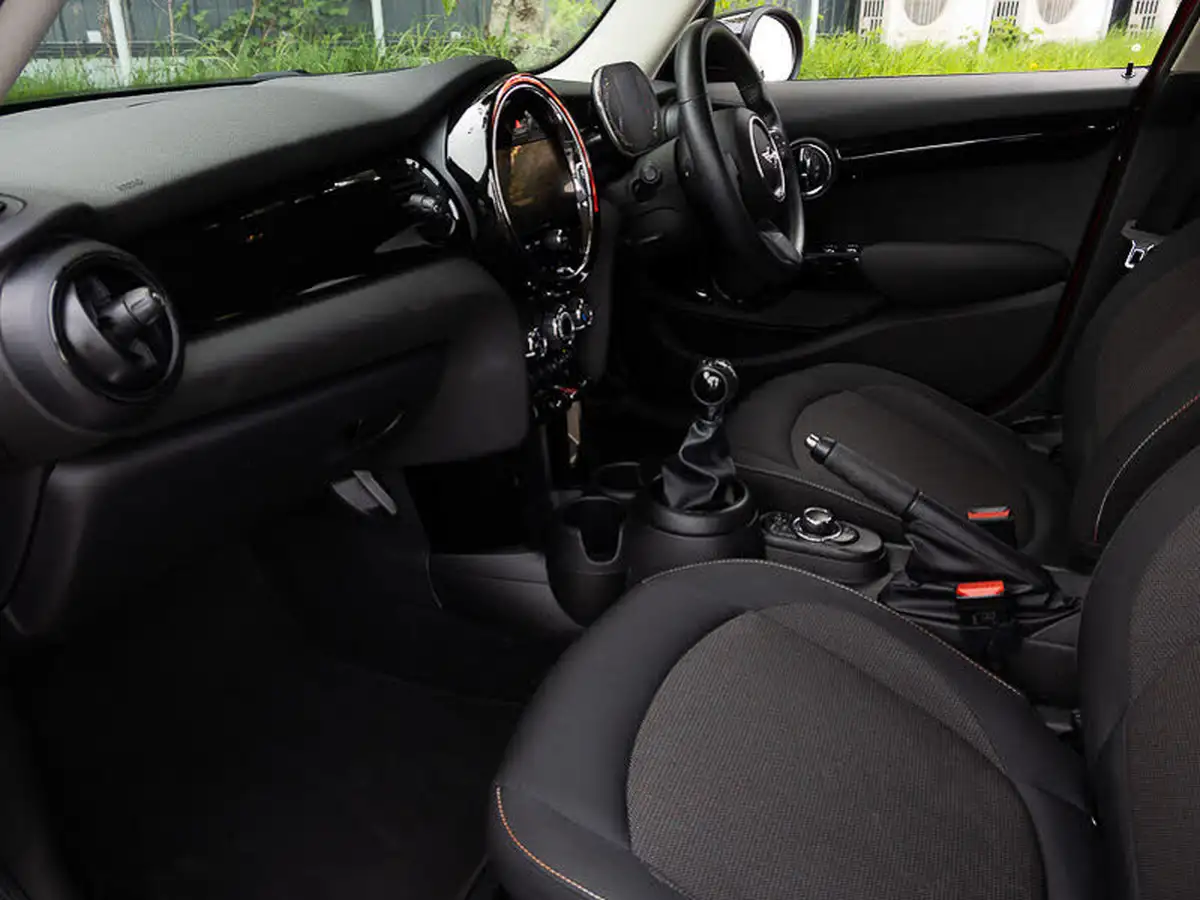 2021-mini-cooper-15-cooper-classic-hatchback-5d-big-4