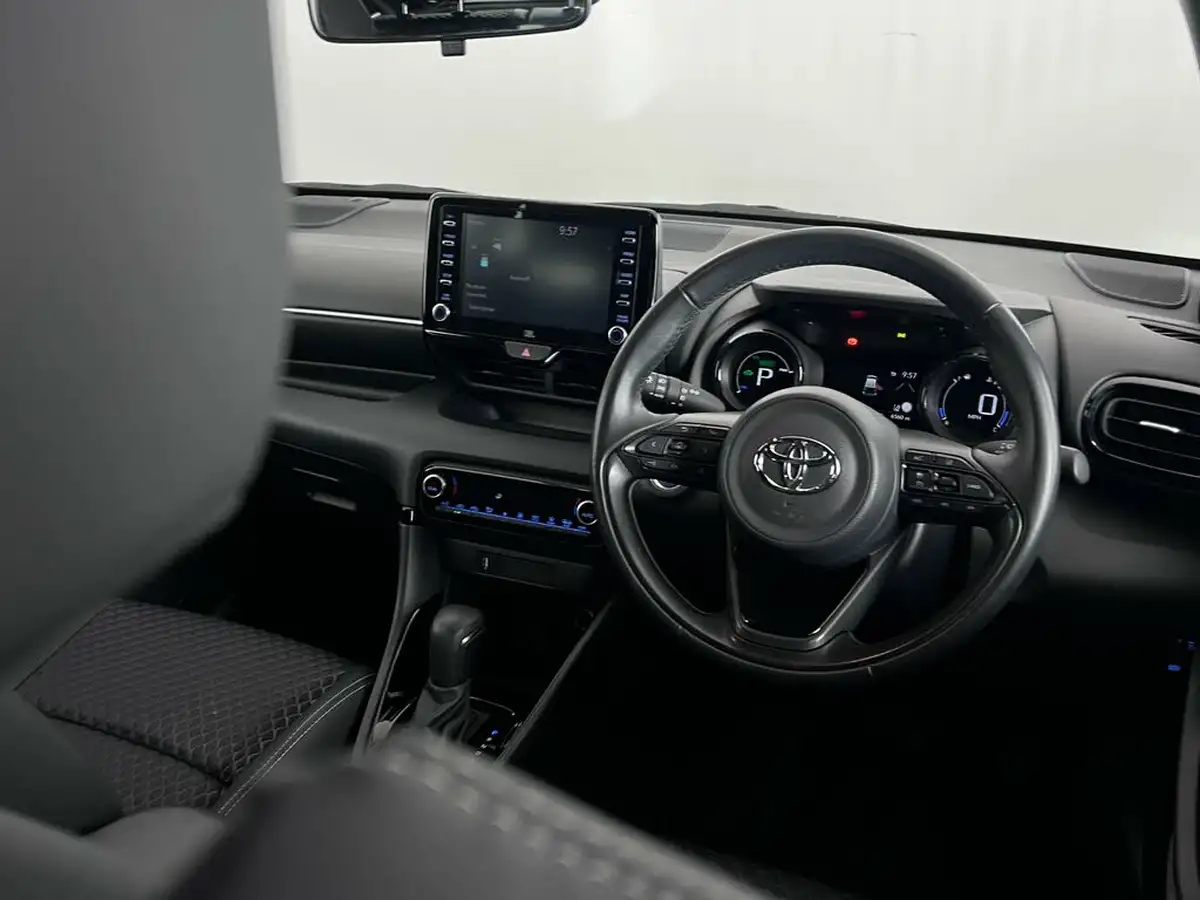 2022-toyota-yaris-15-vvt-i-dynamic-big-18