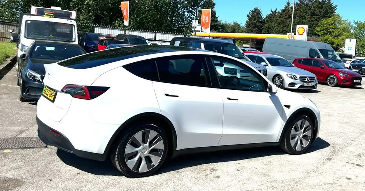 2022-tesla-model-y-e-long-range-big-27