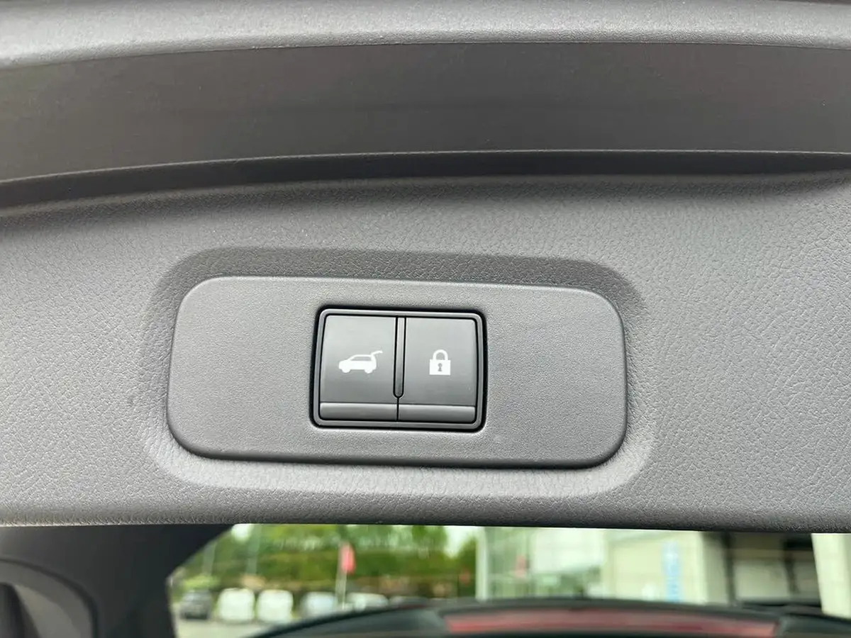 2024-nissan-qashqai-15-tekna-big-18
