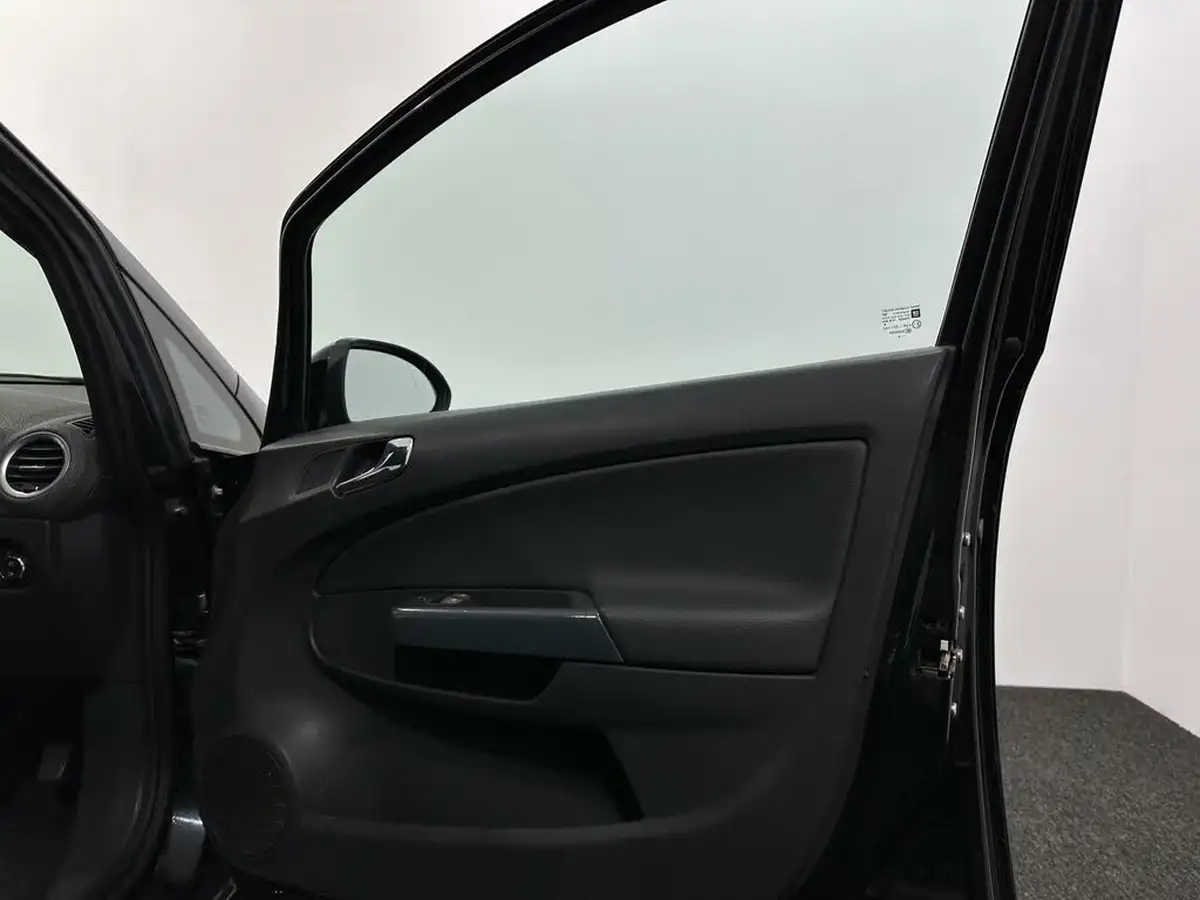 2012-vauxhall-corsa-14-se-5d-big-27